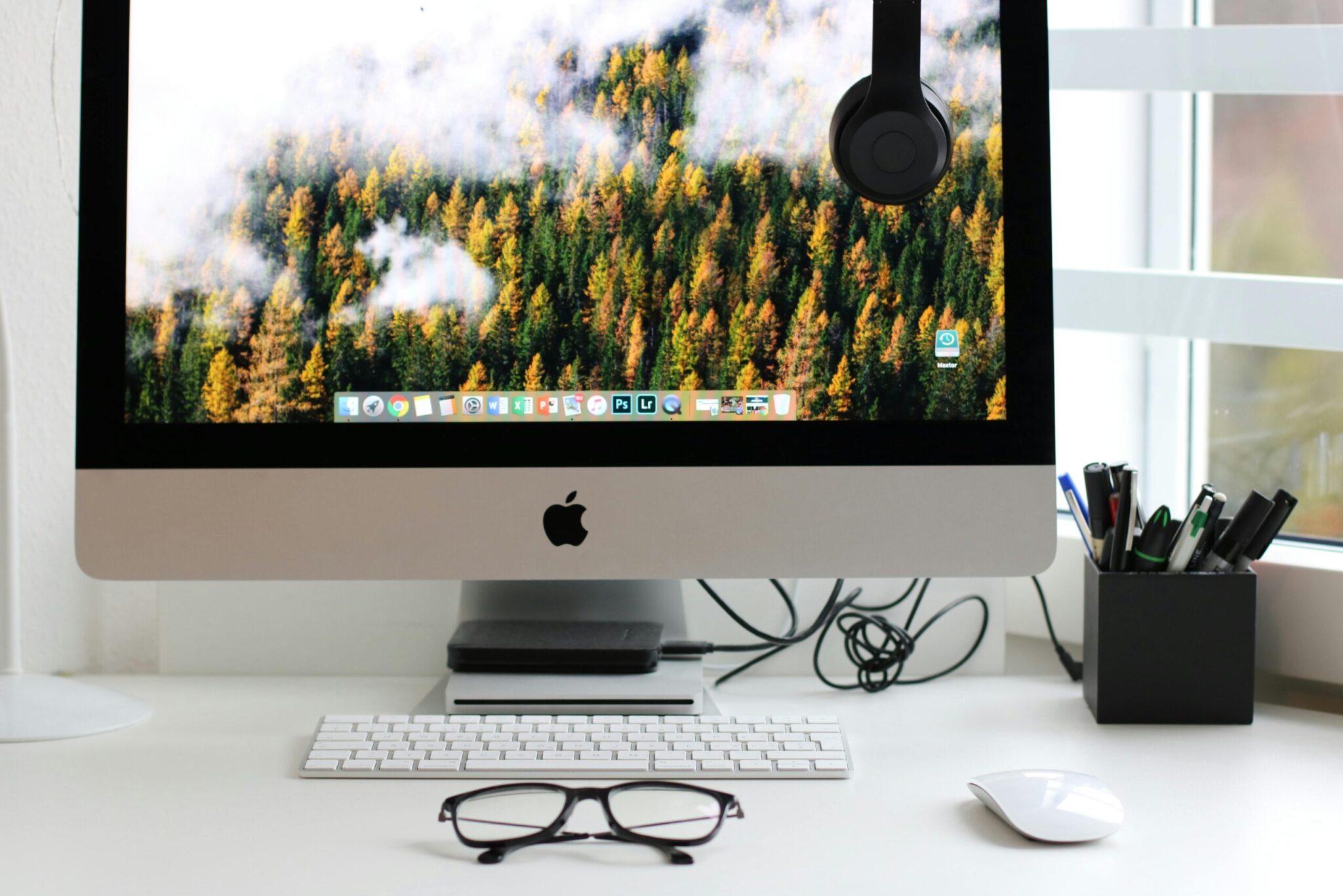 10 Awesome Ways to Customize Your Desktop Layout – Attracting Solutions